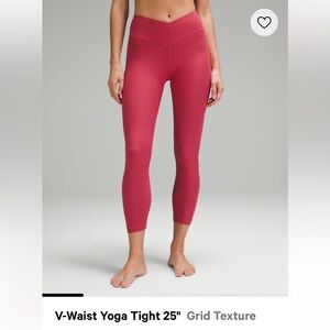 Textured V-waist Leggings
